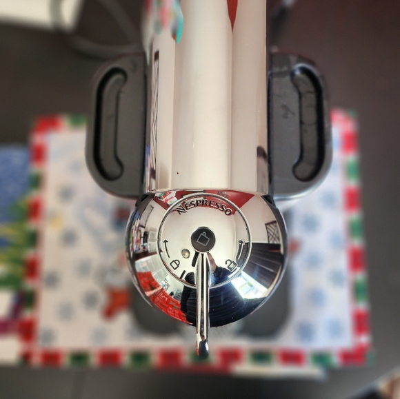 Nespresso Vertuo Chrome - Picture 3 of 4